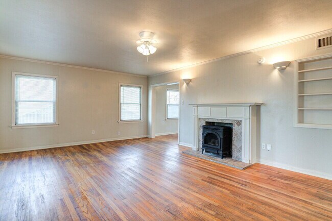 Building Photo - 2430 30th St