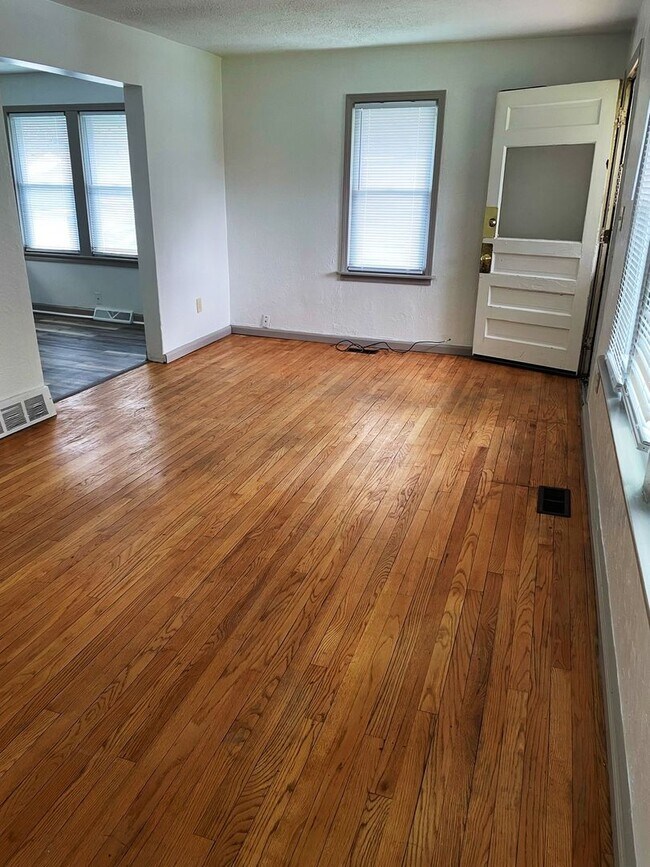 Foto del edificio - Lovely Two Bedroom House Near Washtenaw Golf Club!