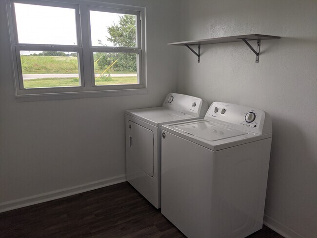 Building Photo - 4847 S Farm Rd 229