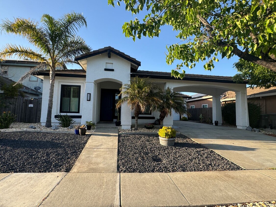 Primary Photo - CLEAN AND SPACIOUS ONE STORY, 3 BED, 2 BAT...
