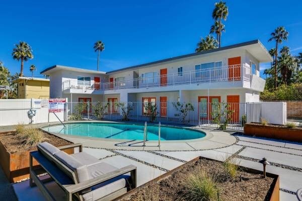 Primary Photo - 310 E Palm Canyon Dr