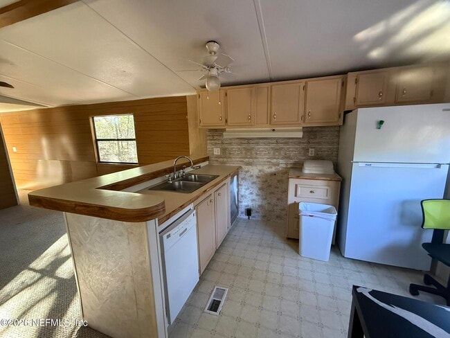 Building Photo - 1001 Diane St