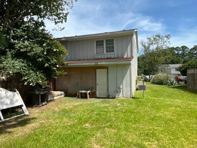 Building Photo - 1609 Fawn Vista Dr N