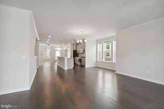 Building Photo - 45117 Kincora Dr