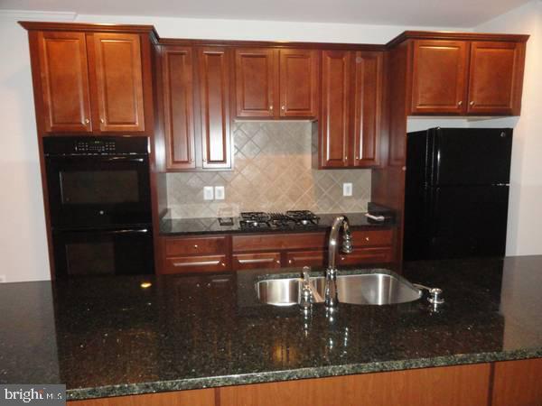 Foto del edificio - 21755 Harroun Terrace