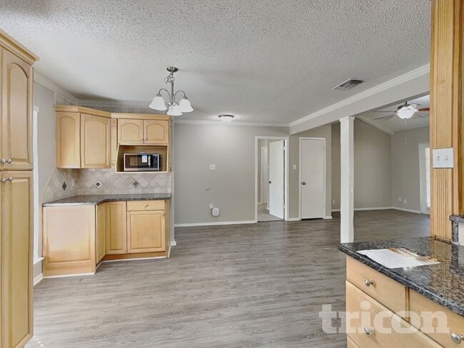 Foto del edificio - 4909 Tiffany Ln