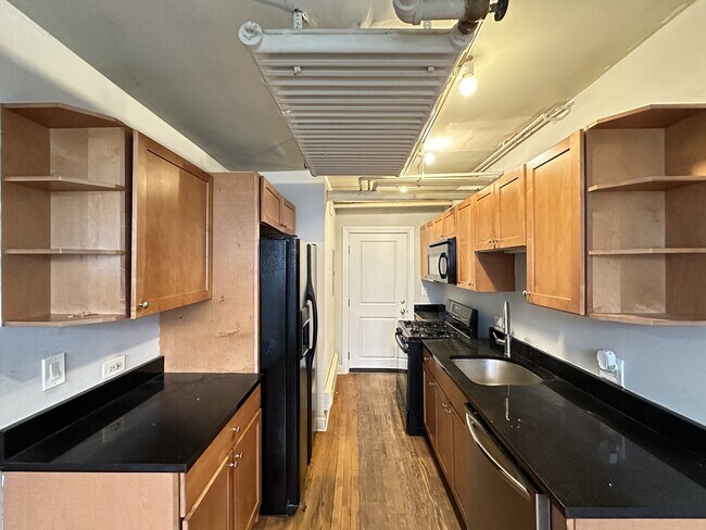 Foto del edificio - 728 W Addison St