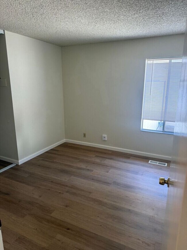 Building Photo - Beautiful 3 Bedroom 2 Bath Duplex in Castro Valley School District