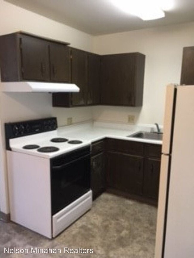 Building Photo - 419 Manor Dr