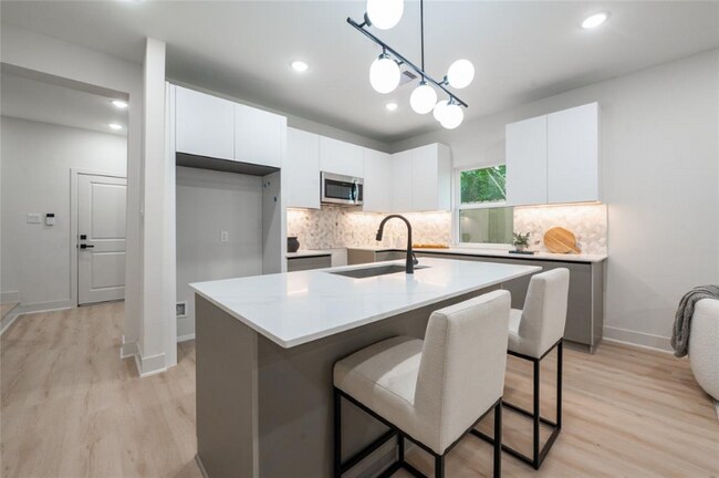 Foto del edificio - 8122 Corinth St