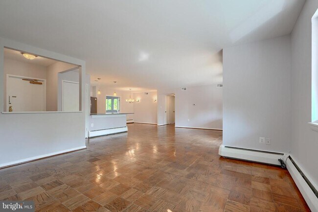 Foto del edificio - 6301 Charles St