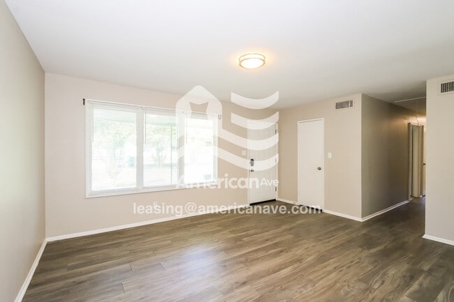 Building Photo - 1126 Alfred St NE