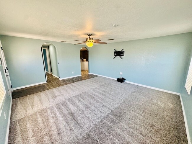 Foto del edificio - 620 E Main St