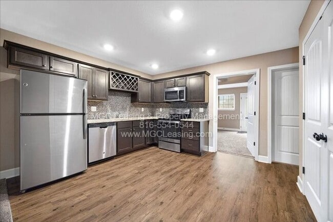 Foto del edificio - Timber Trails Townhome in Raymore - Receive a $750 Rent Credit - Ask how!