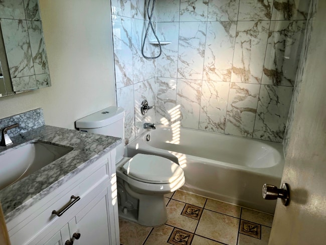 Building Photo - 1703 Kingman Rd