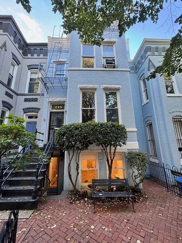 Photo - 215 5th St SE (Washington, DC)