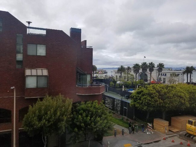 Foto del edificio - 47 Ironship Plz