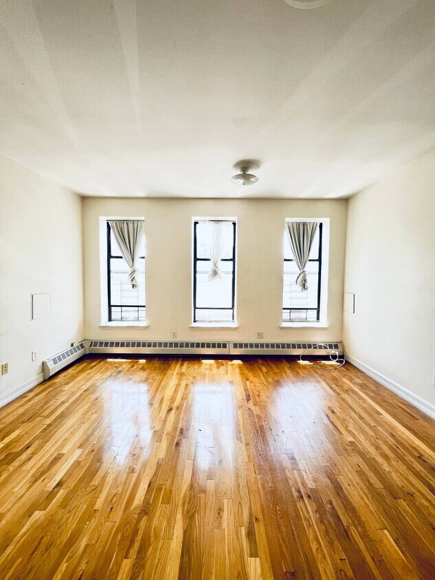 Primary Photo - 875 Herkimer St