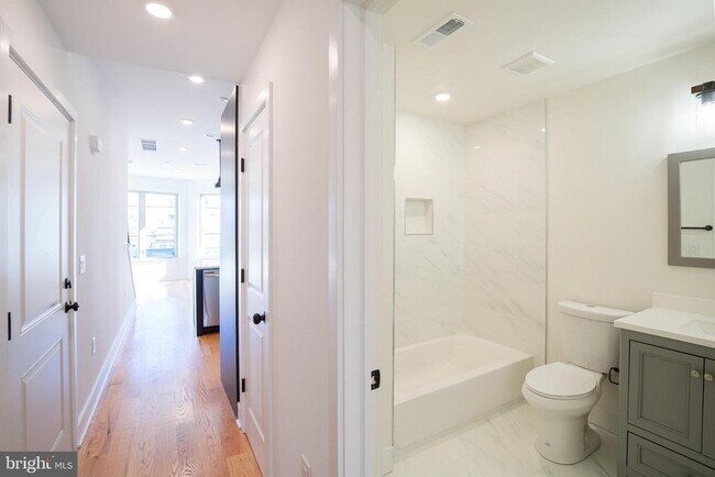 Building Photo - 2022 N 5th St