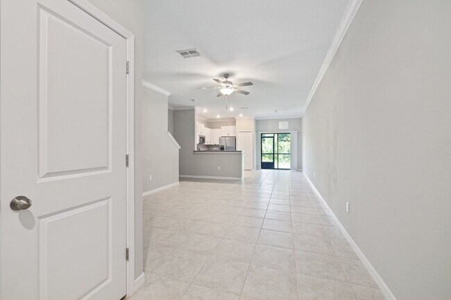 Foto del edificio - "Charming Water-view Retreat in a gated co...