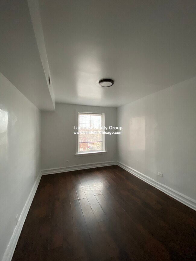 Foto del edificio - 6302 N Oakley Ave