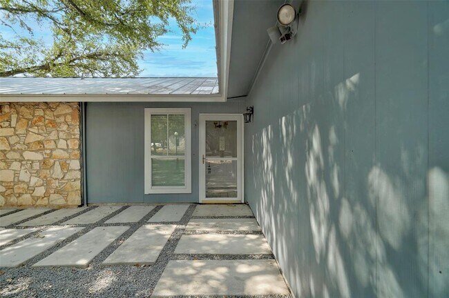 Building Photo - 12601 Mixson Dr