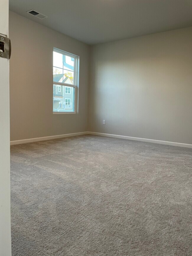 Building Photo - 1300 Rosepine Dr