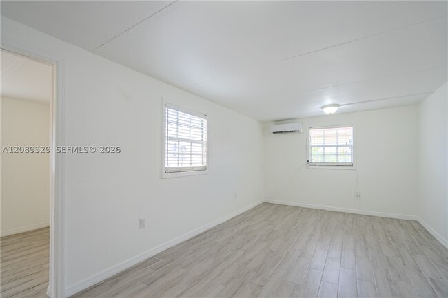 Foto del edificio - 27 SW 55th Ave