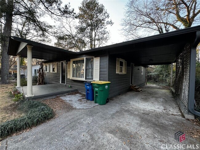 Building Photo - 170 Royal Ct