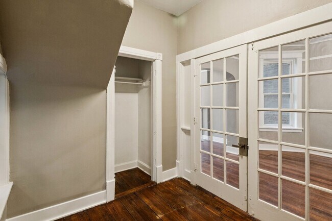 Foto del edificio - 903 W Addison St