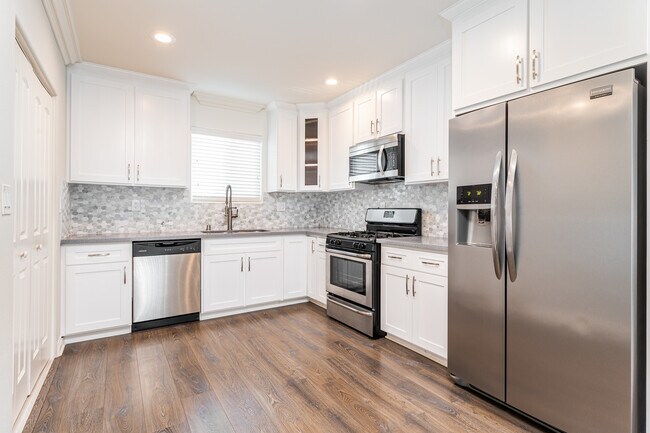 Foto del edificio - 4722 St Charles Pl
