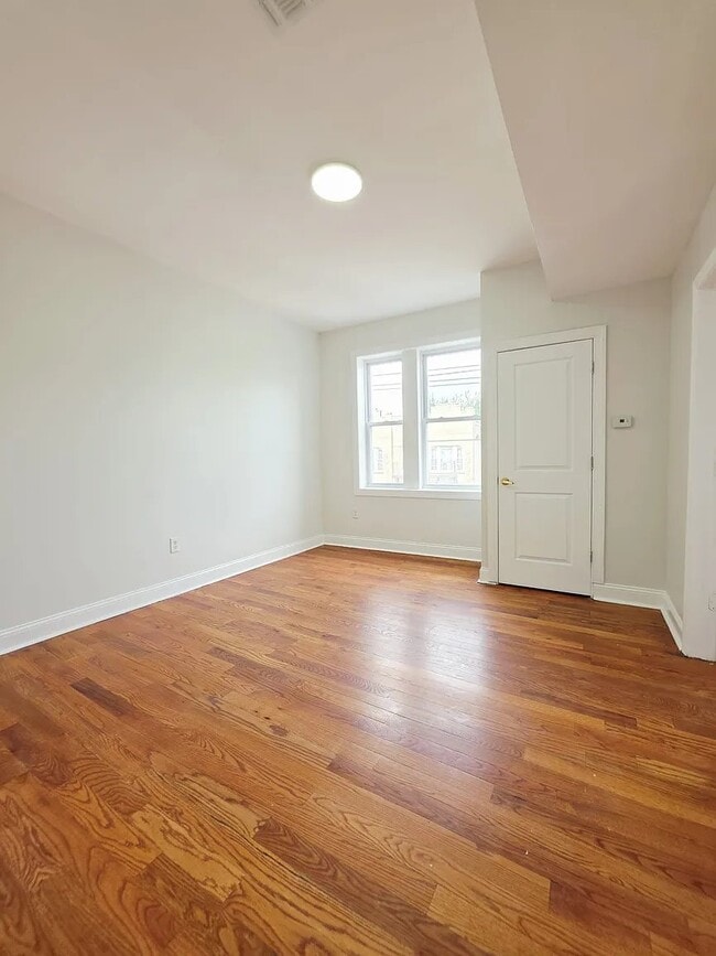 Building Photo - 162 Bergen Ave