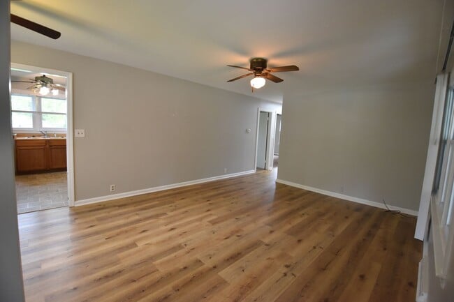 Building Photo - Fortville 3 bedroom Home