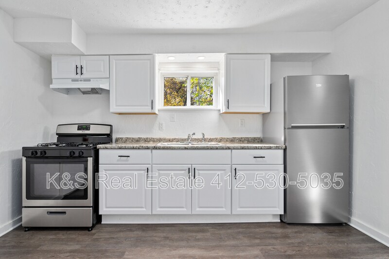 Foto principal - 922 Hill Ave