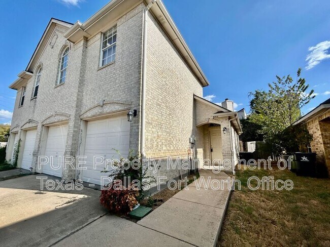 Foto del edificio - 4002 Cottage Park Ct