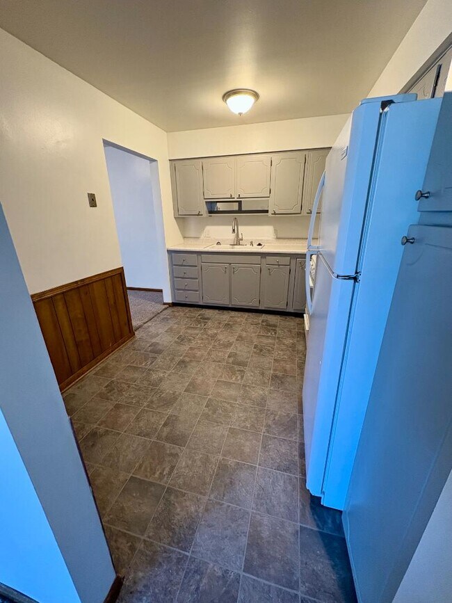 Building Photo - 630 56th St SE