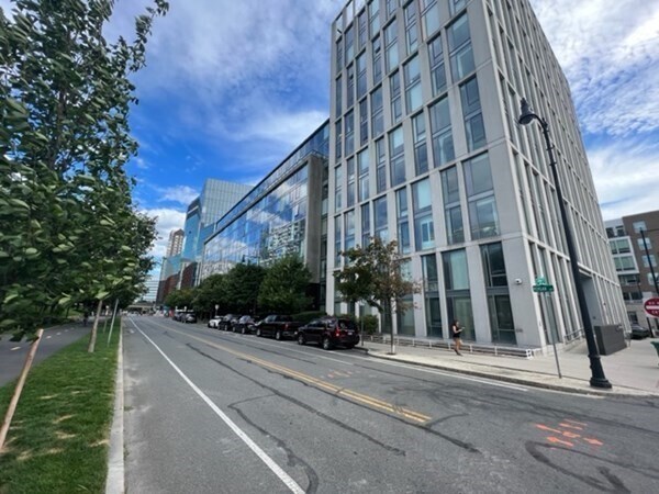 Building Photo - 2 Earhart St