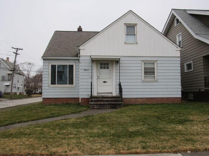 Primary Photo - Spacious 3BD+/2BA House in Newburgh Hts.