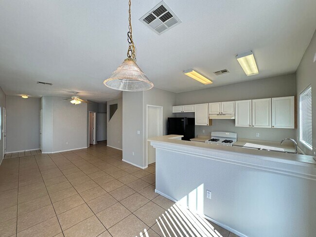 Foto del edificio - 9312 Straw Hays St