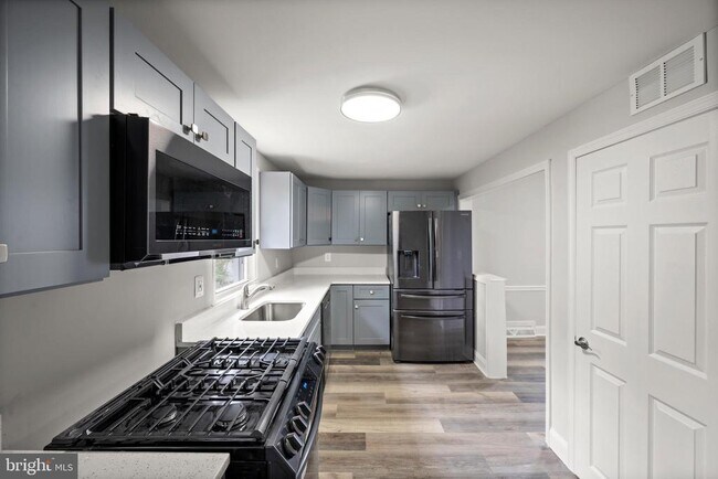Foto del edificio - 8807 Fearne Ave