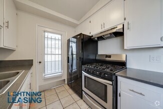 Building Photo - 1321 N Harvard Blvd