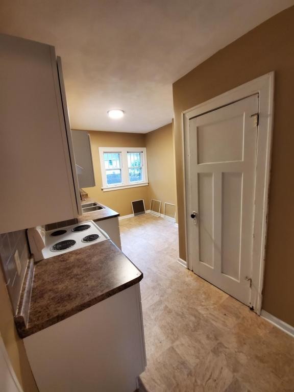 Building Photo - 615 Centerway