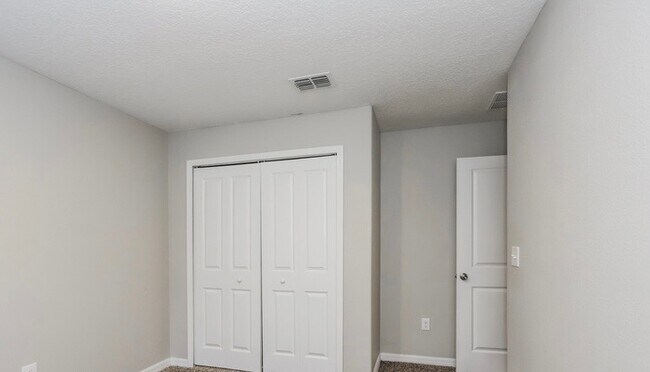 Building Photo - 228 Cascade Bend Dr