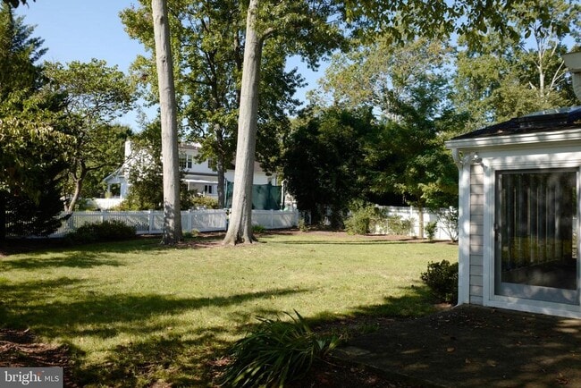 Building Photo - 1103 Neal Dr