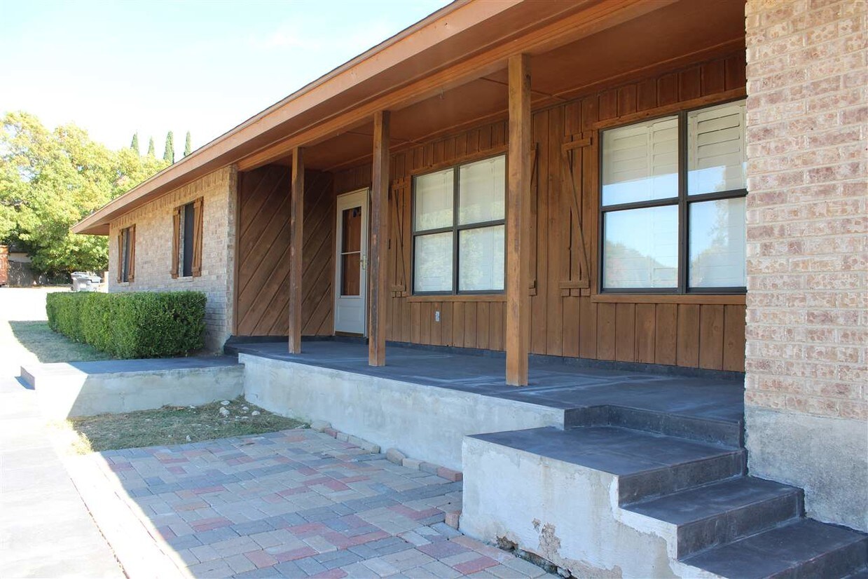 Primary Photo - 101 Quail Creek Dr