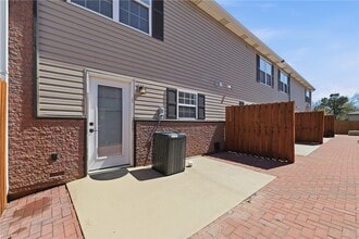 Building Photo - 2300 SE Jayel Terrace