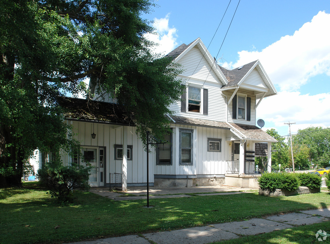 Building Photo - 200 W State St