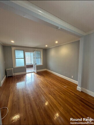 Building Photo - 2035 Commonwealth Ave