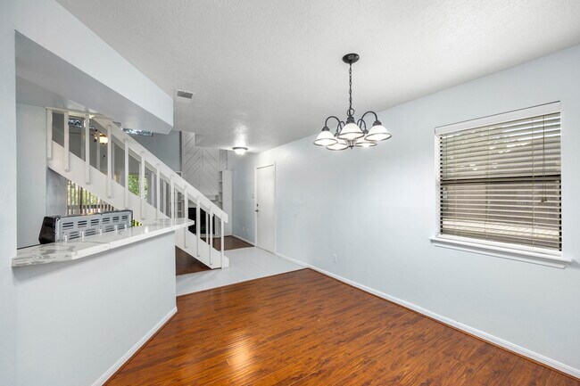 Foto del edificio - 12755 Mill Ridge Dr