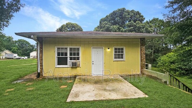 Building Photo - 7479 Westlake Dr